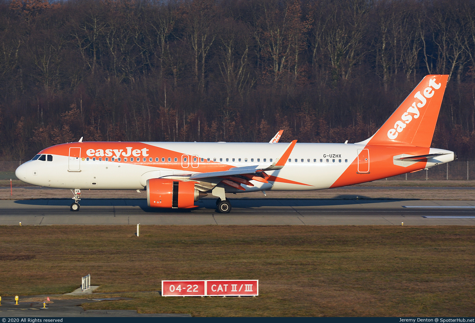 Photo of G-UZHX - Airbus A320-251N operated by easyJet
