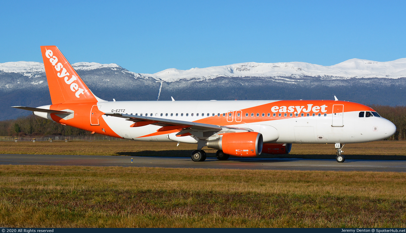 Photo of G-EZTZ - Airbus A320-214 operated by easyJet