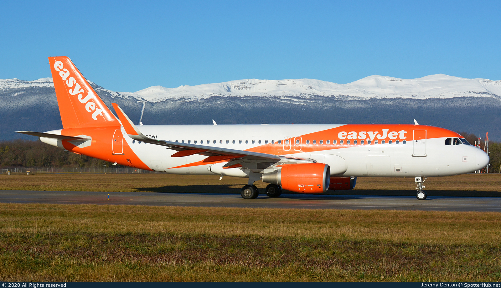 Photo of G-EZWH - Airbus A320-214 operated by easyJet