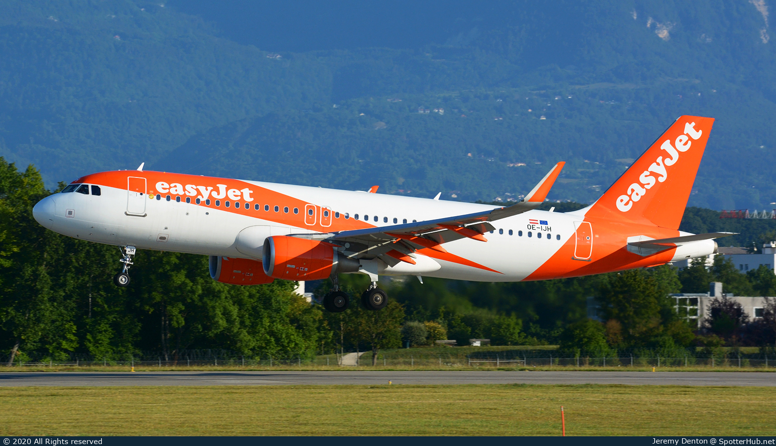 Photo of OE-IJH - Airbus A320-214 operated by easyJet Europe