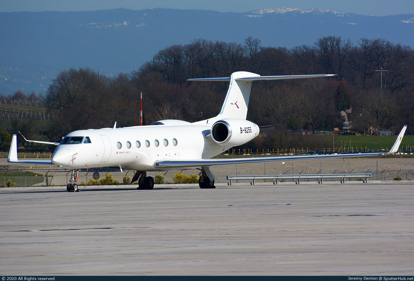 Photo of B-8255 - Gulfstream GV-SP (G550) operated by Deer Jet
