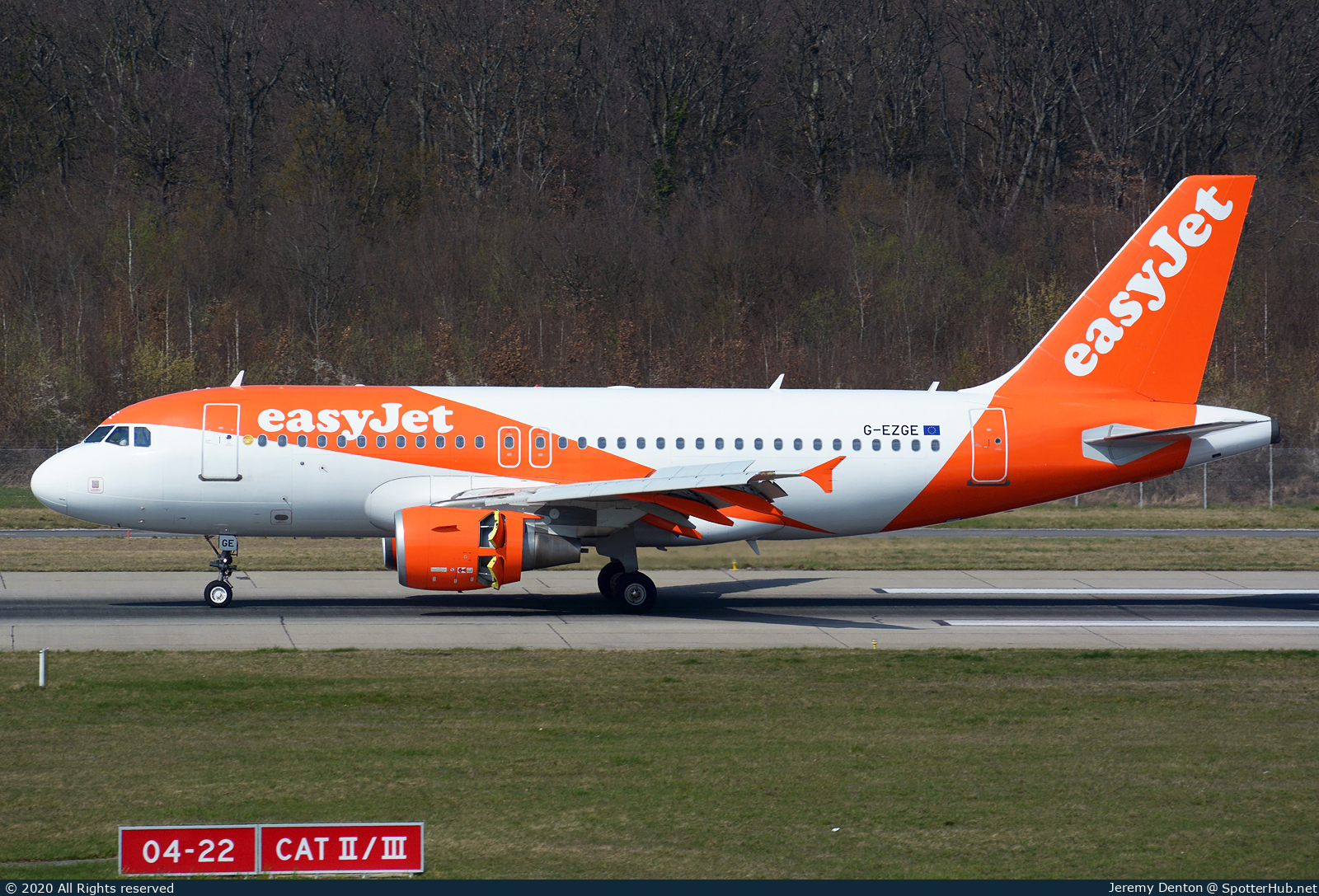Photo of G-EZGE - Airbus A319-111 operated by easyJet