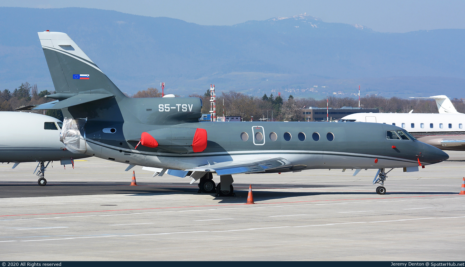 Photo of S5-TSV - Dassault Falcon 50EX operated by Elitavia