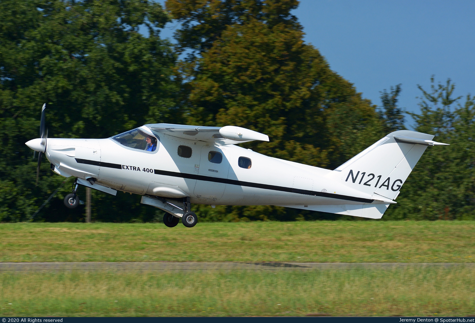 Photo of N121AG - Extra EA-400 operated by Private