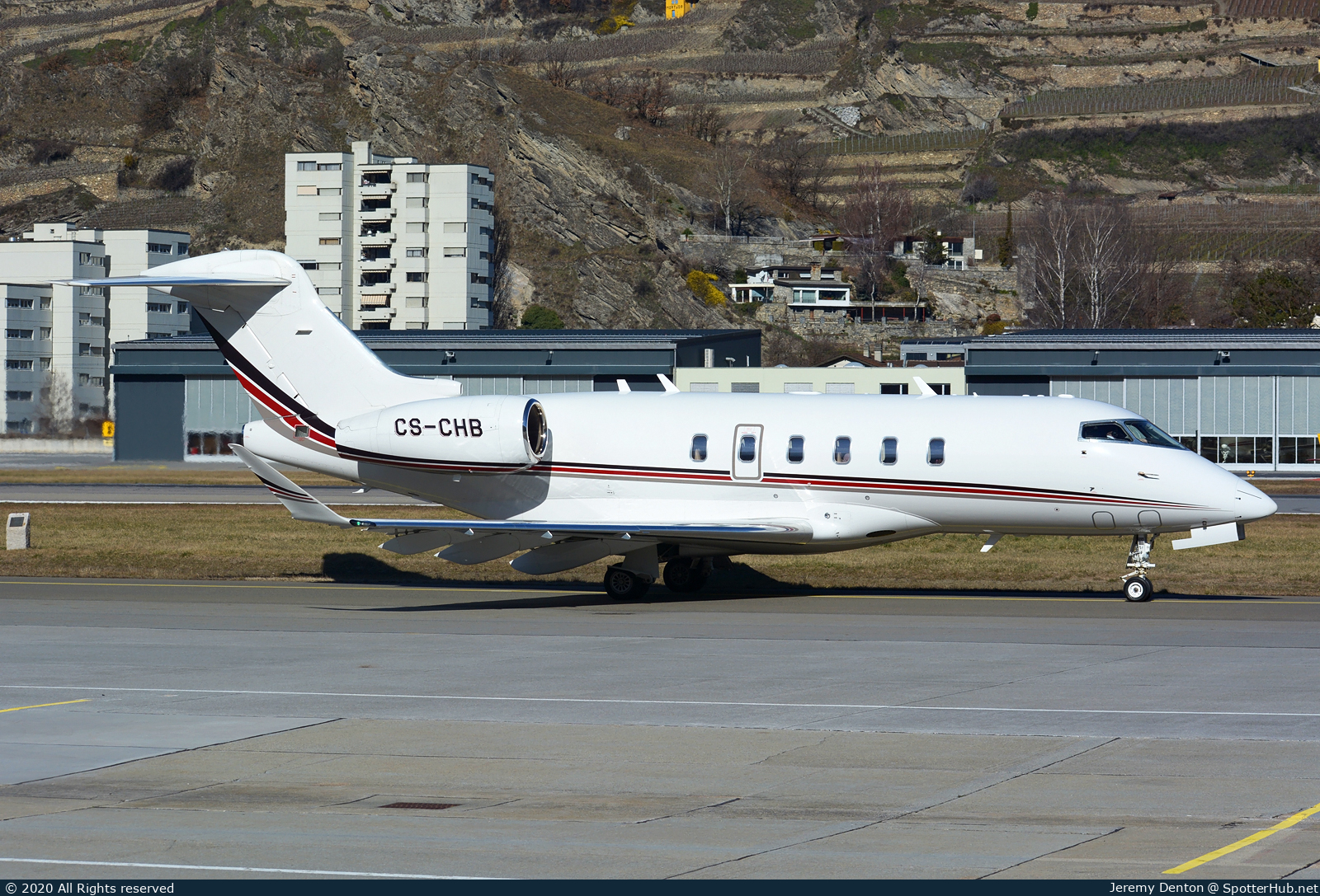 Photo of CS-CHB - Bombardier Challenger 350 operated by NetJets Europe