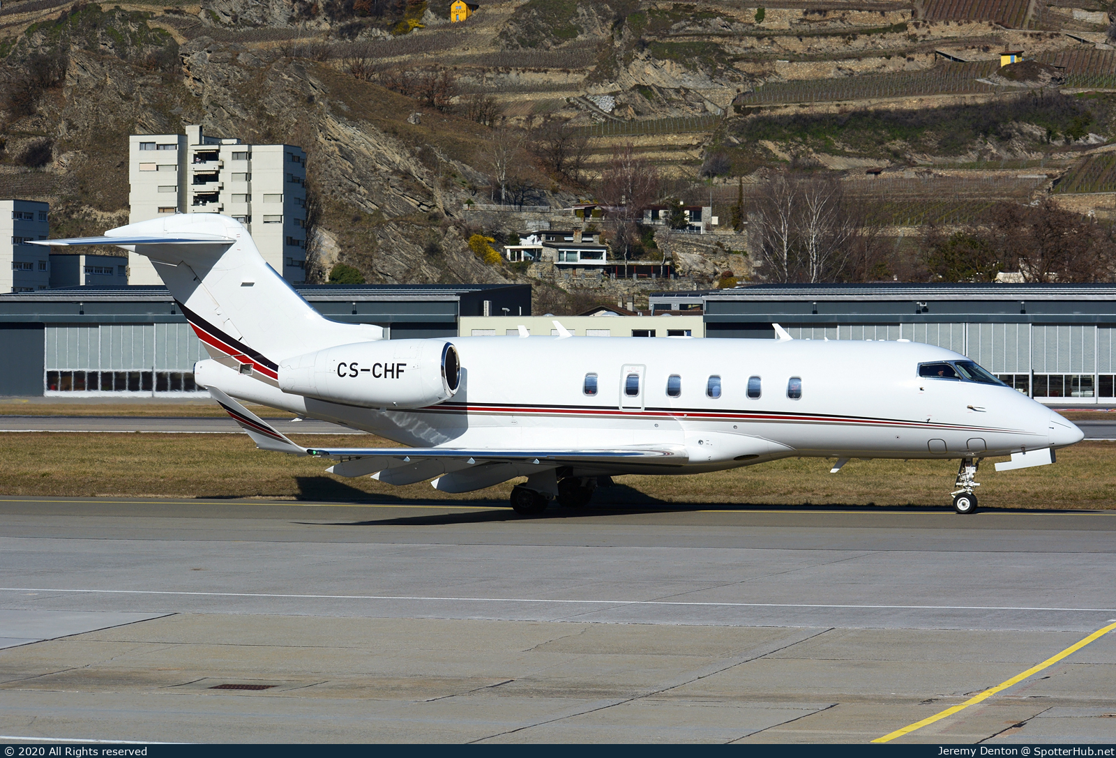Photo of CS-CHF - Bombardier Challenger 350 operated by NetJets Europe
