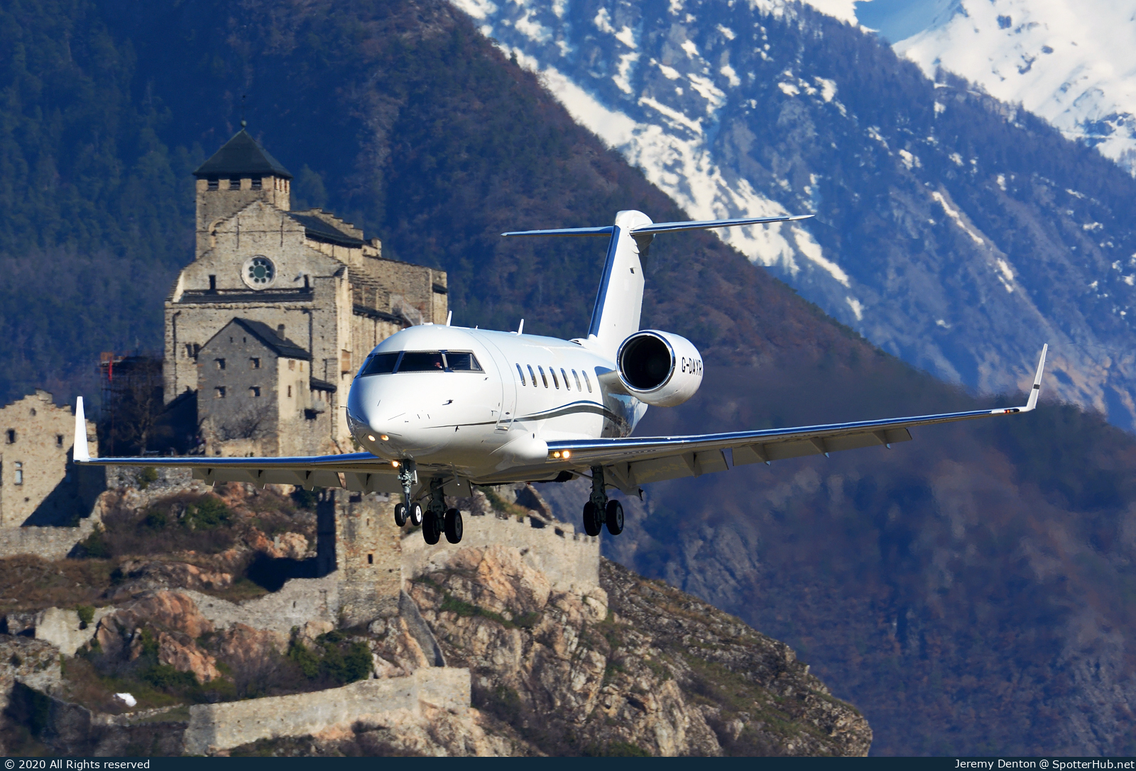 Photo of G-DAYR - Bombardier Challenger 605 operated by Gama Aviation UK