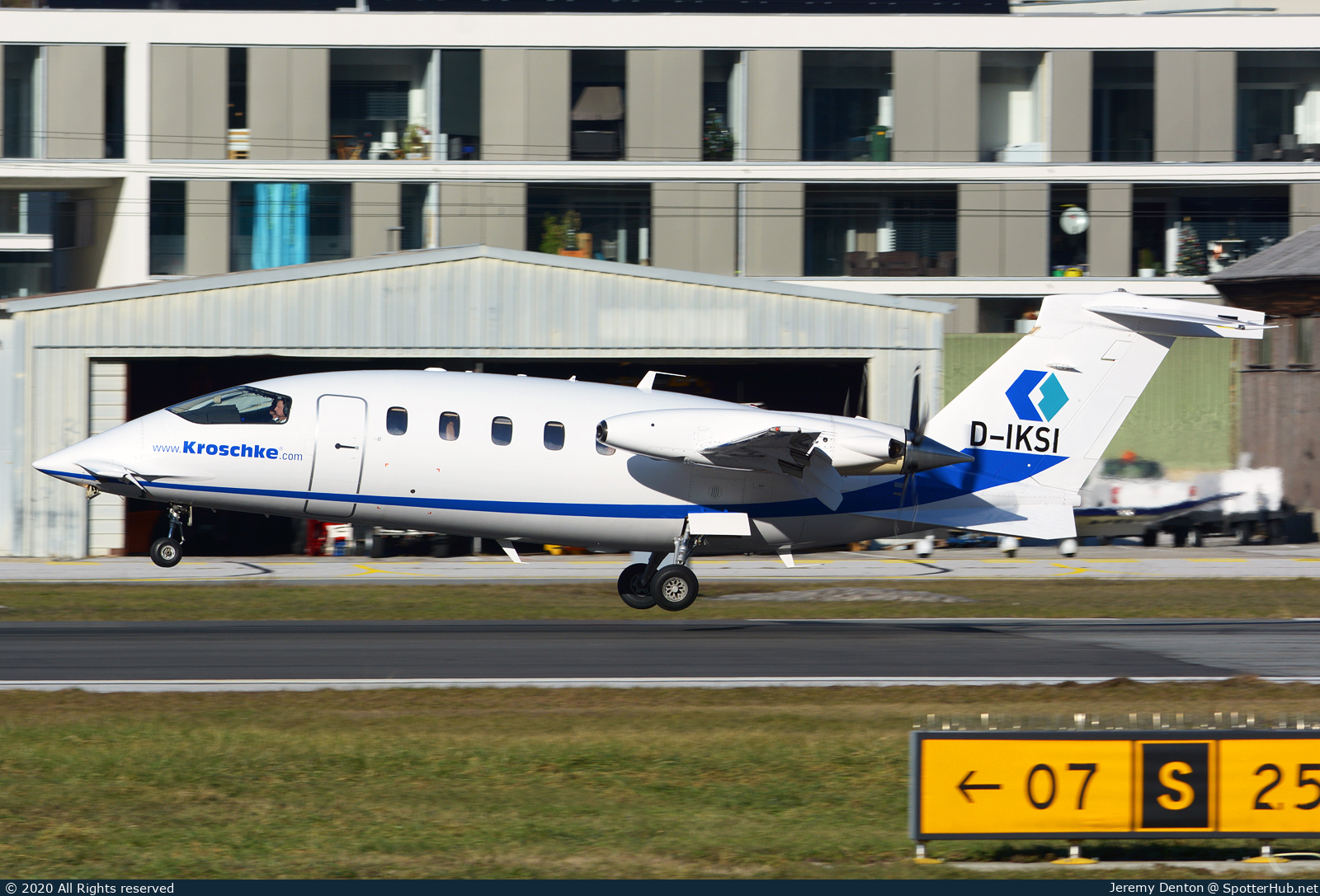 Photo of D-IKSI - Piaggio P.180 Avanti II operated by Kroschke Sign International