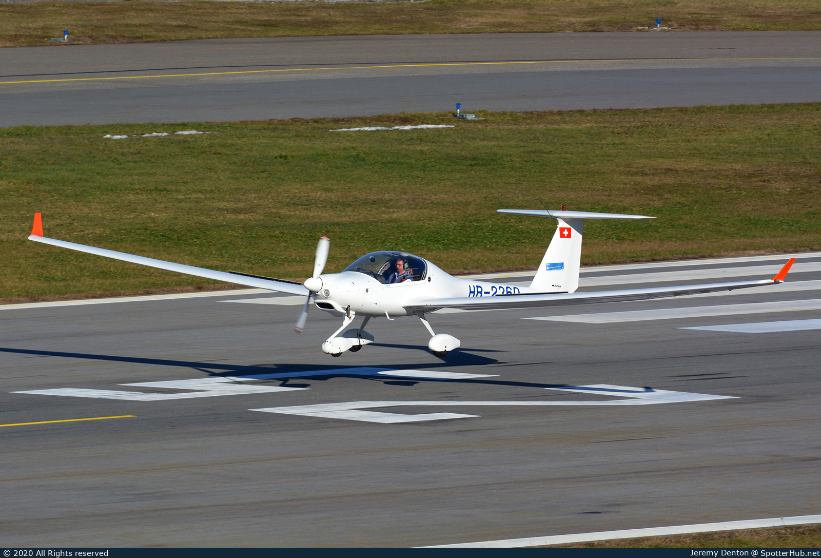 Photo of HB-2360 - Diamond HK36TTC Super Dimona operated by Vol à Voile Club Valais