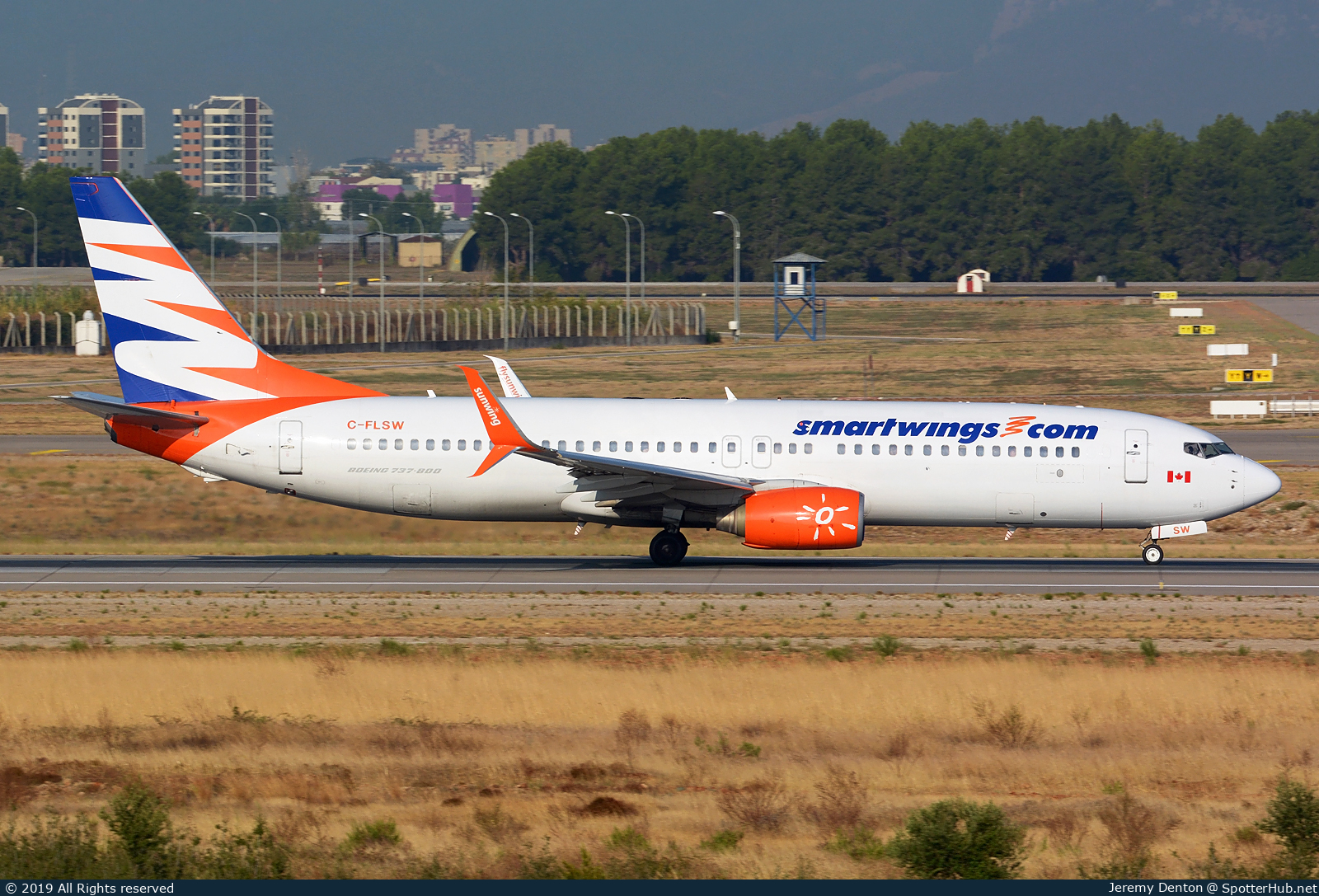 Photo of C-FLSW - Boeing 737-8HX operated by SmartWings (opb Sunwing Airlines)