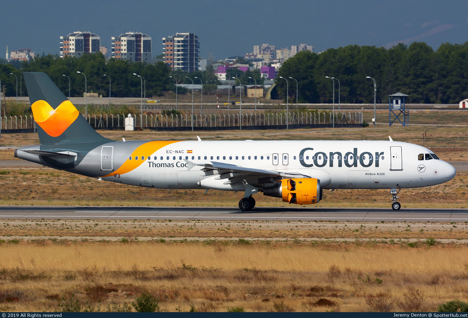 Photo of EC-NAC - Airbus A320-212 operated by Thomas Cook Airlines Balearics
