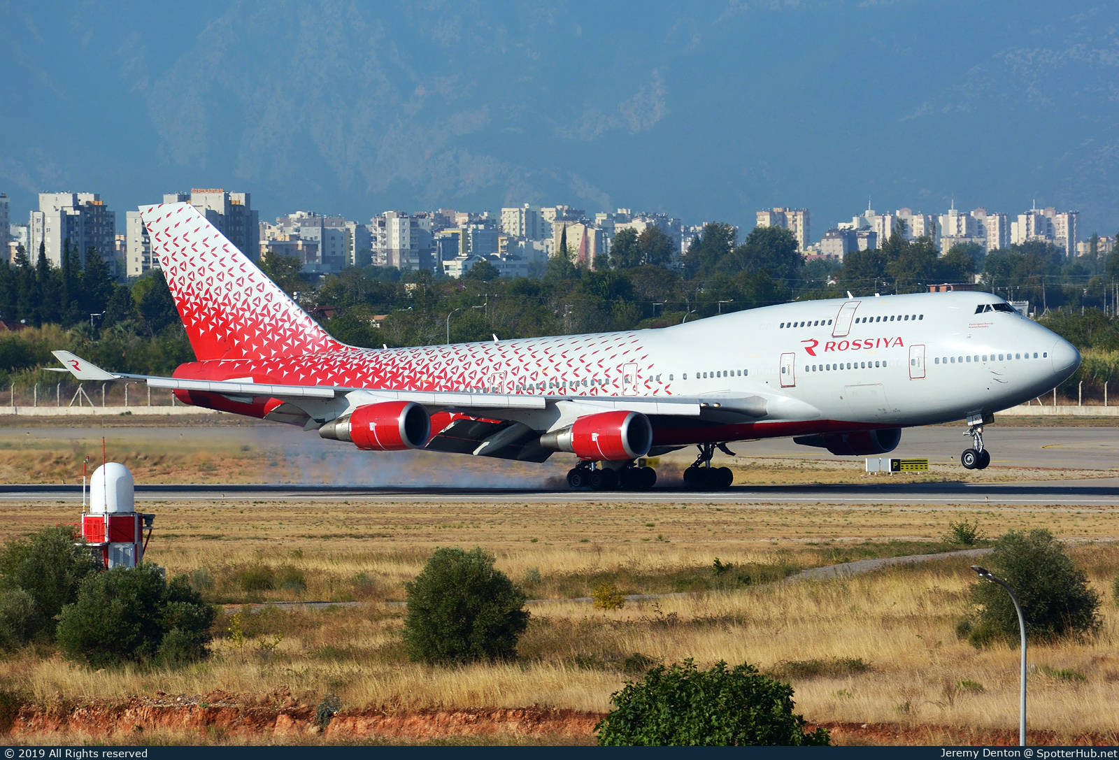 Photo of EI-XLI - Boeing 747-446 operated by Rossiya Airlines