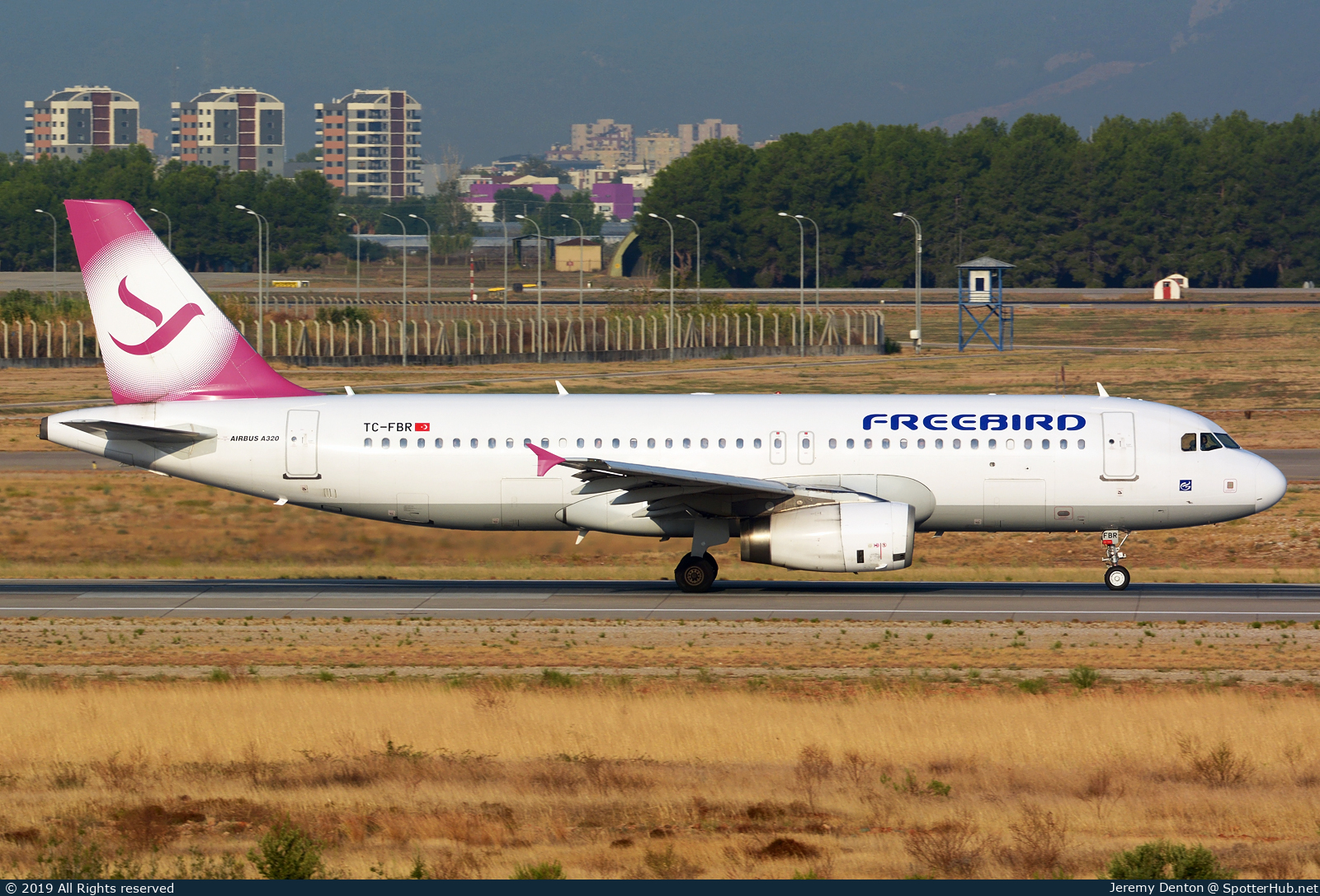 Photo of TC-FBR - Airbus A320-232 operated by Freebird Airlines