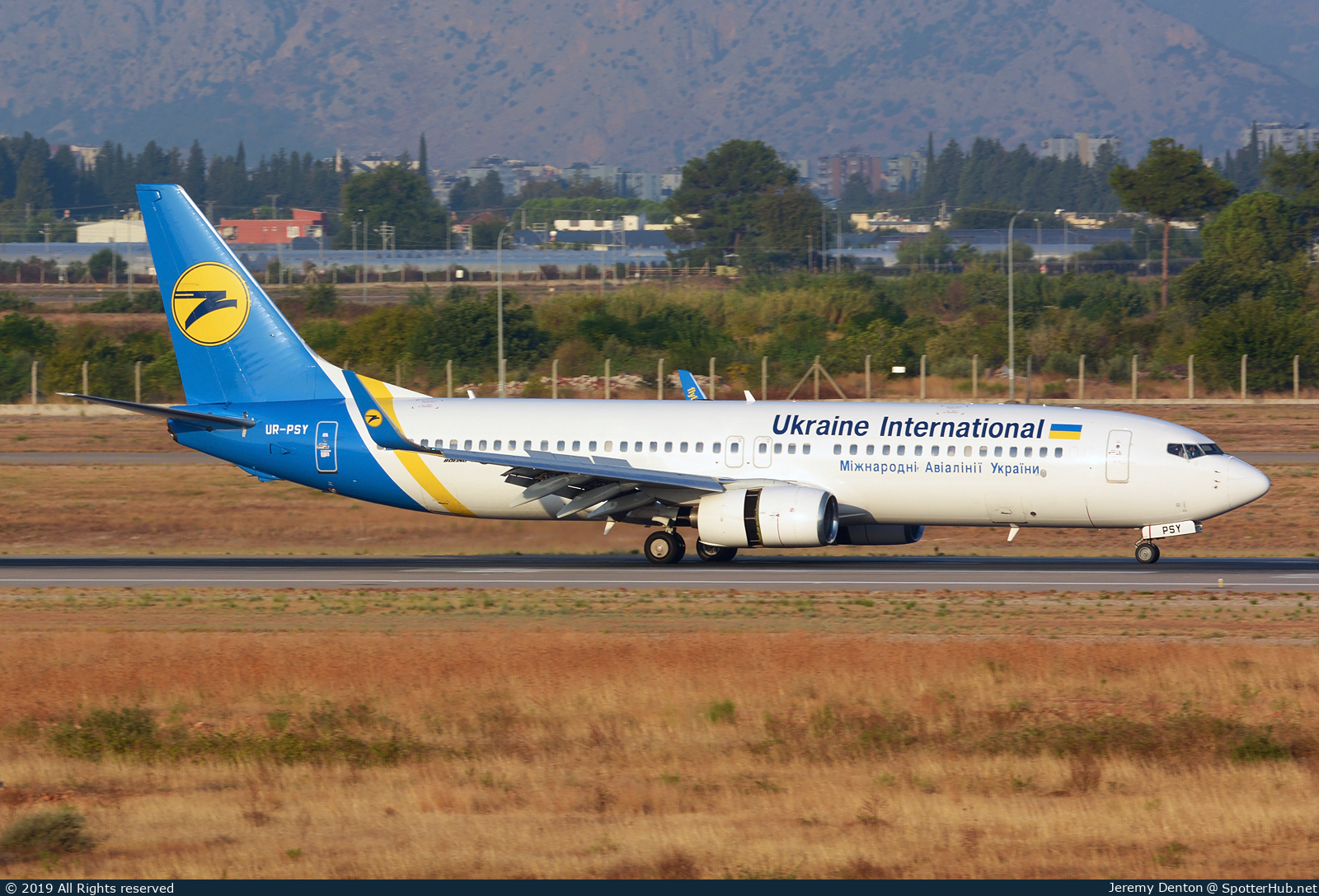 Photo of UR-PSY - Boeing 737-8EH operated by Ukraine International Airlines