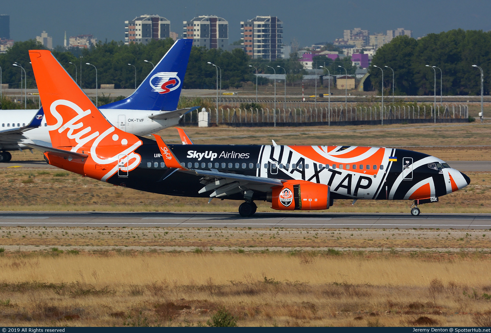 Photo of UR-SQE - Boeing 737-75C operated by SkyUp Airlines