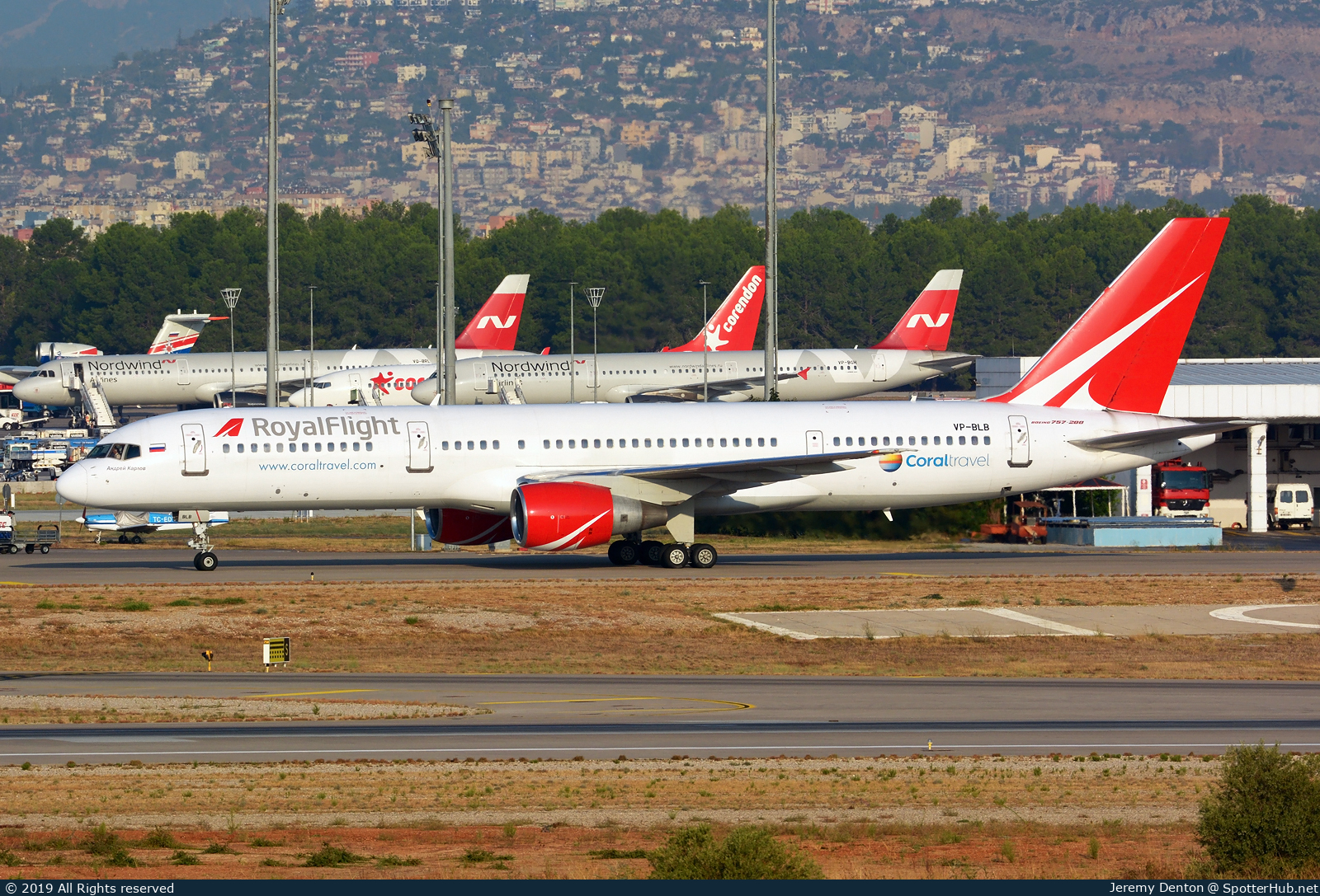 Photo of VP-BLB - Boeing 757-231 operated by Royal Flight