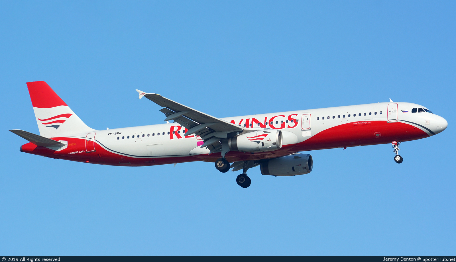 Photo of VP-BRQ - Airbus A321-231 operated by Red Wings