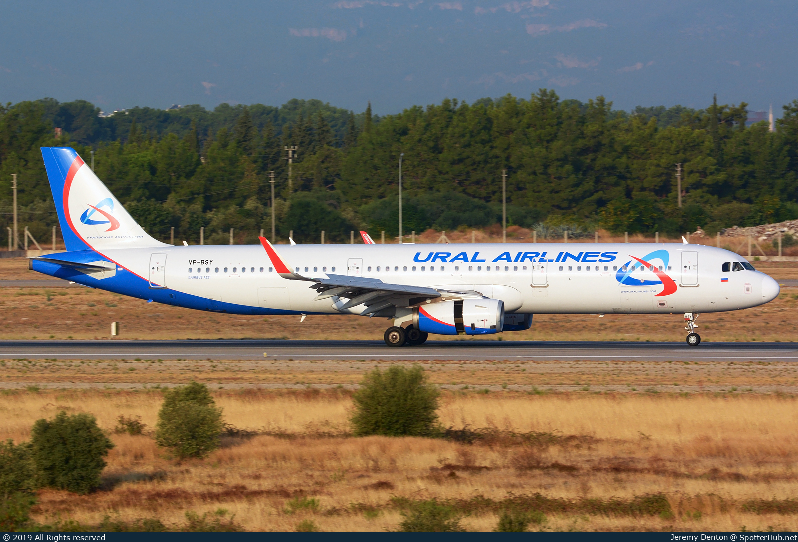 Photo of VP-BSY - Airbus A321-231 operated by Ural Airlines
