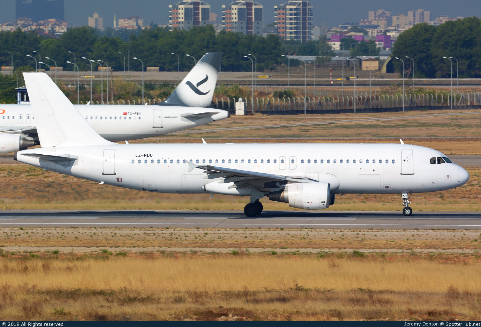 Photo of LZ-MDO - Airbus A320-214 operated by Fly2Sky