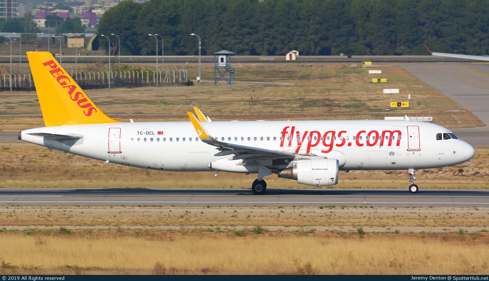 Photo of TC-DCL - Airbus A320-214 operated by Pegasus Airlines