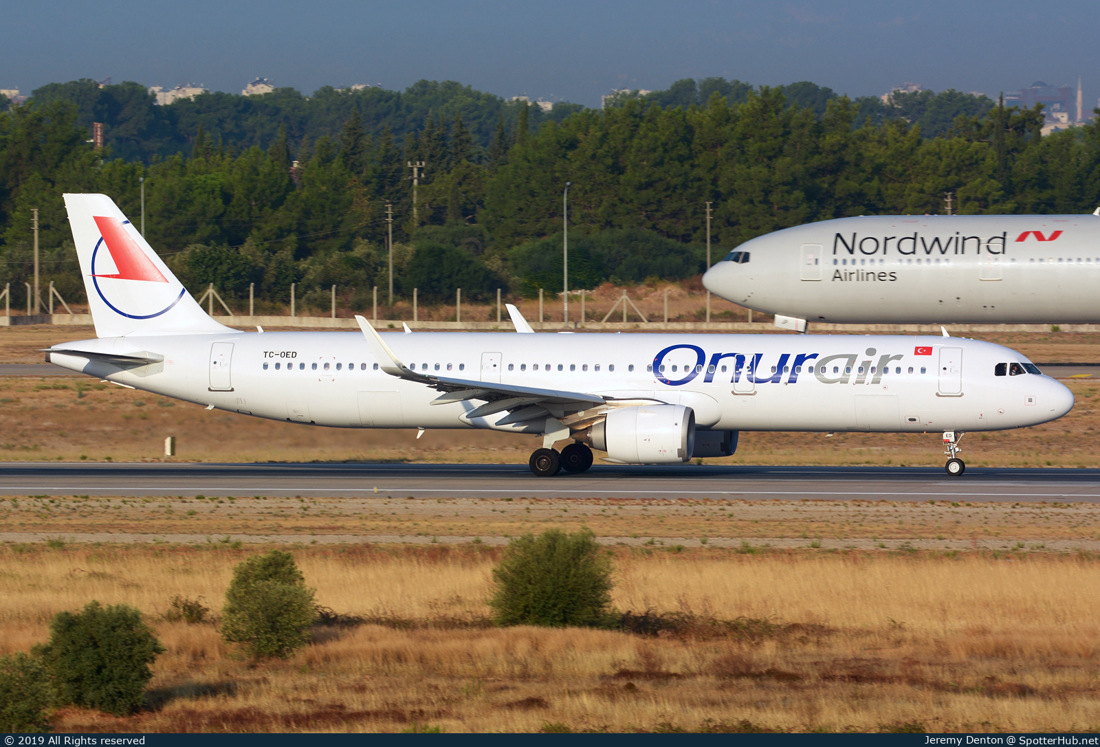 Photo of TC-OED - Airbus A321-253N operated by Onur Air