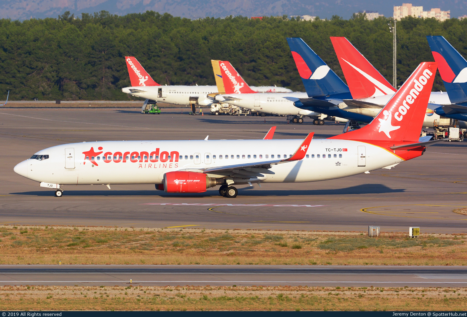 Photo of TC-TJO - Boeing 737-86N operated by Corendon Airlines