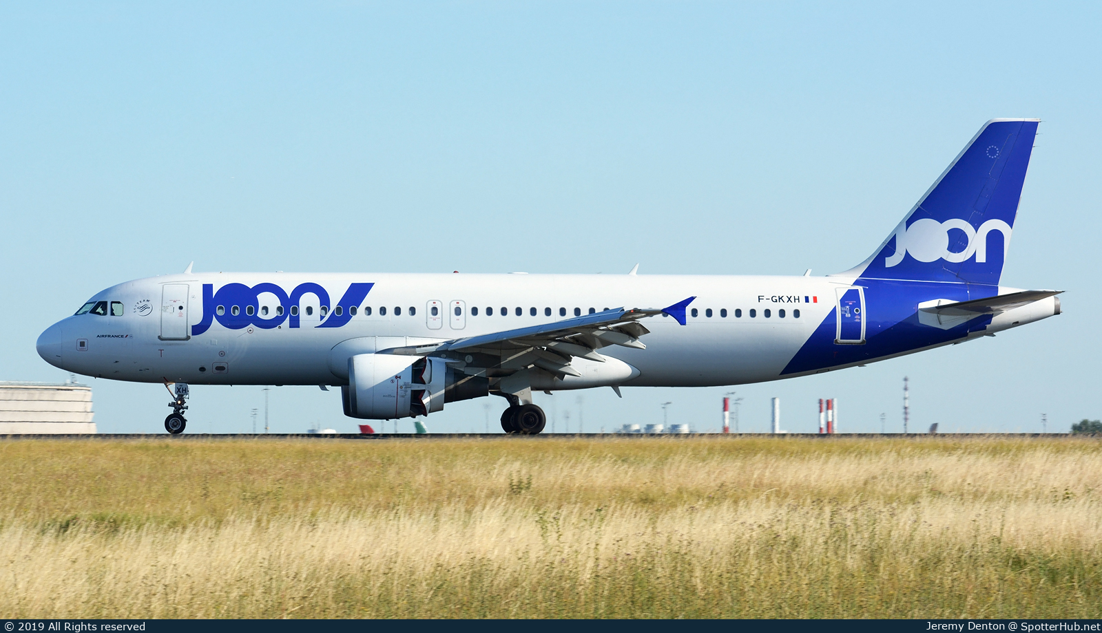 Photo of F-GKXH - Airbus A320-214 operated by Joon