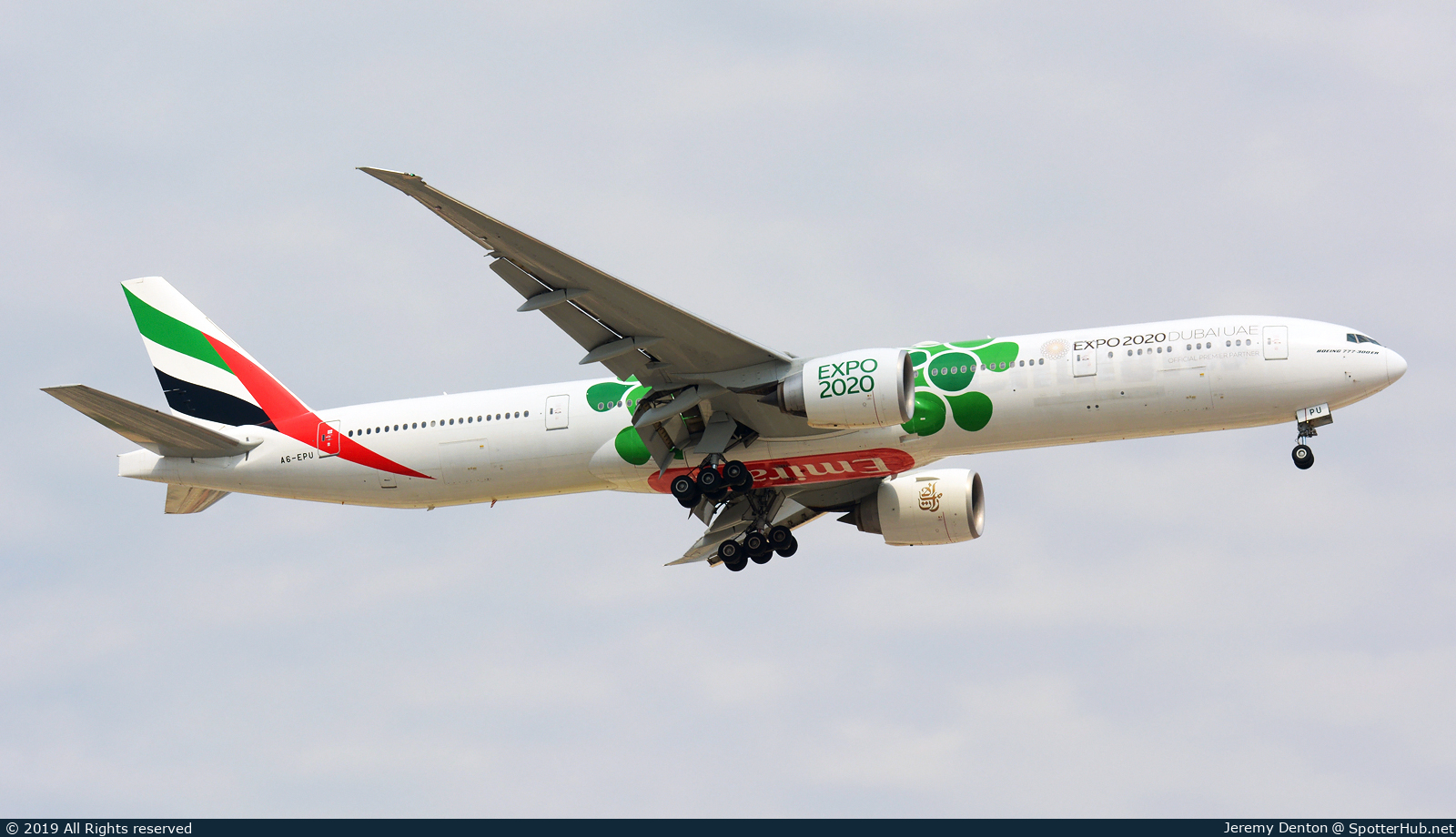 Photo of A6-EPU - Boeing 777-31H(ER) operated by Emirates
