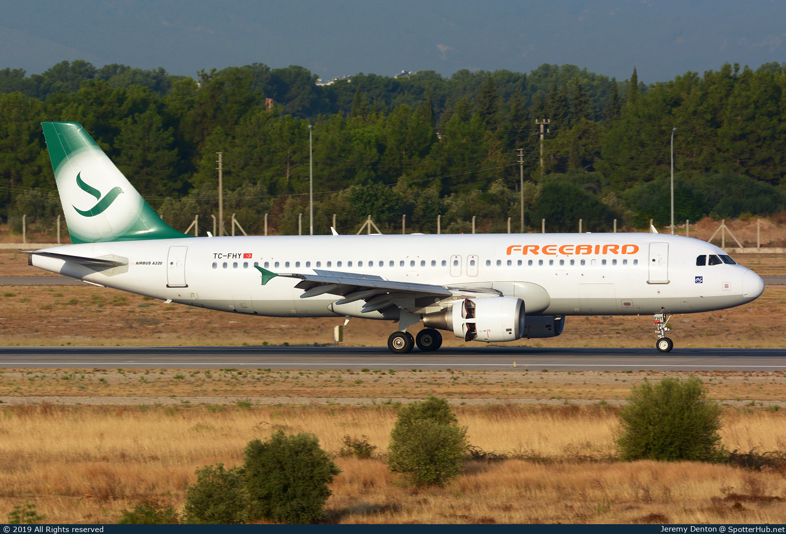 Photo of TC-FHY - Airbus A320-214 operated by Freebird Airlines