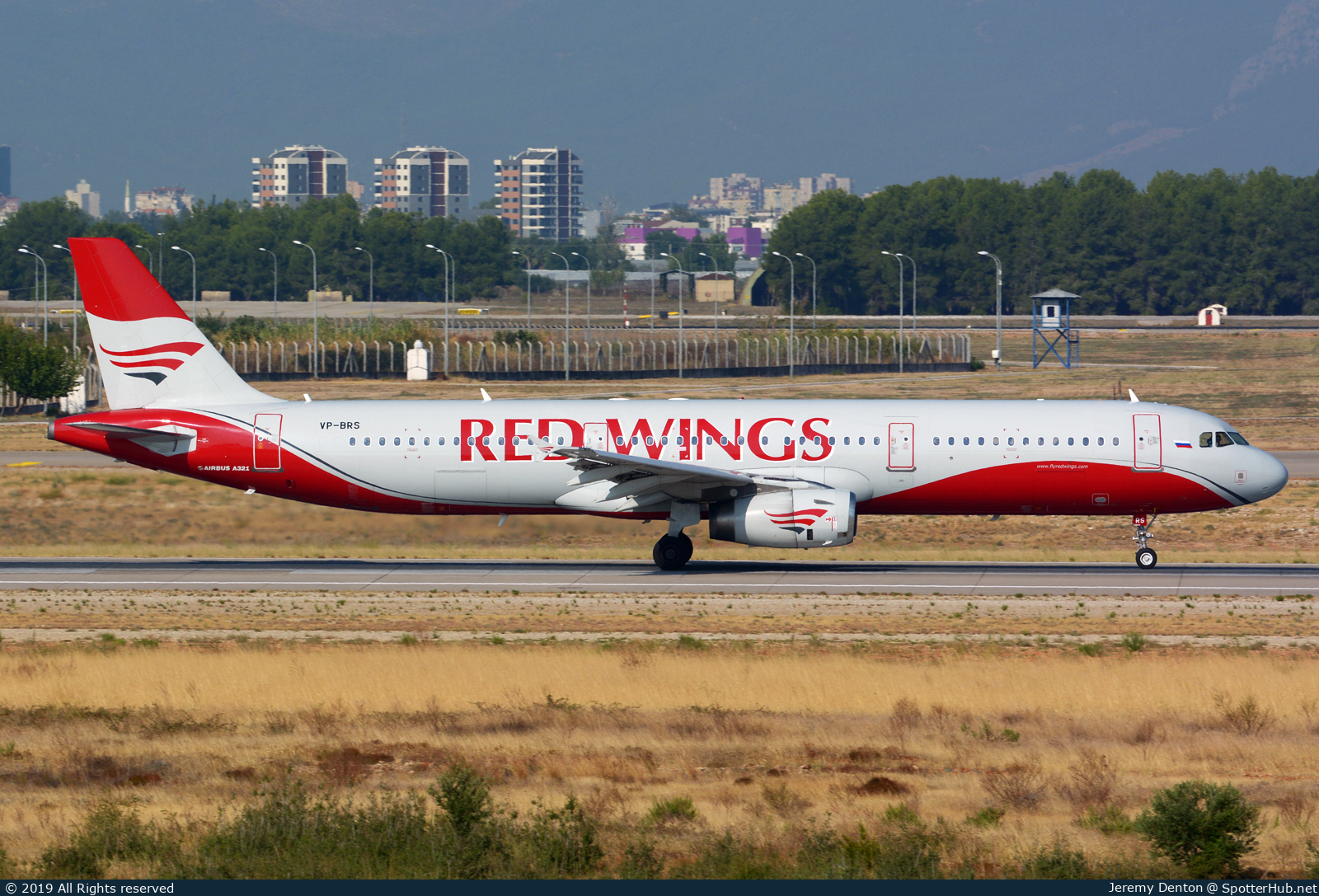 Photo of VP-BRS - Airbus A321-231 operated by Red Wings