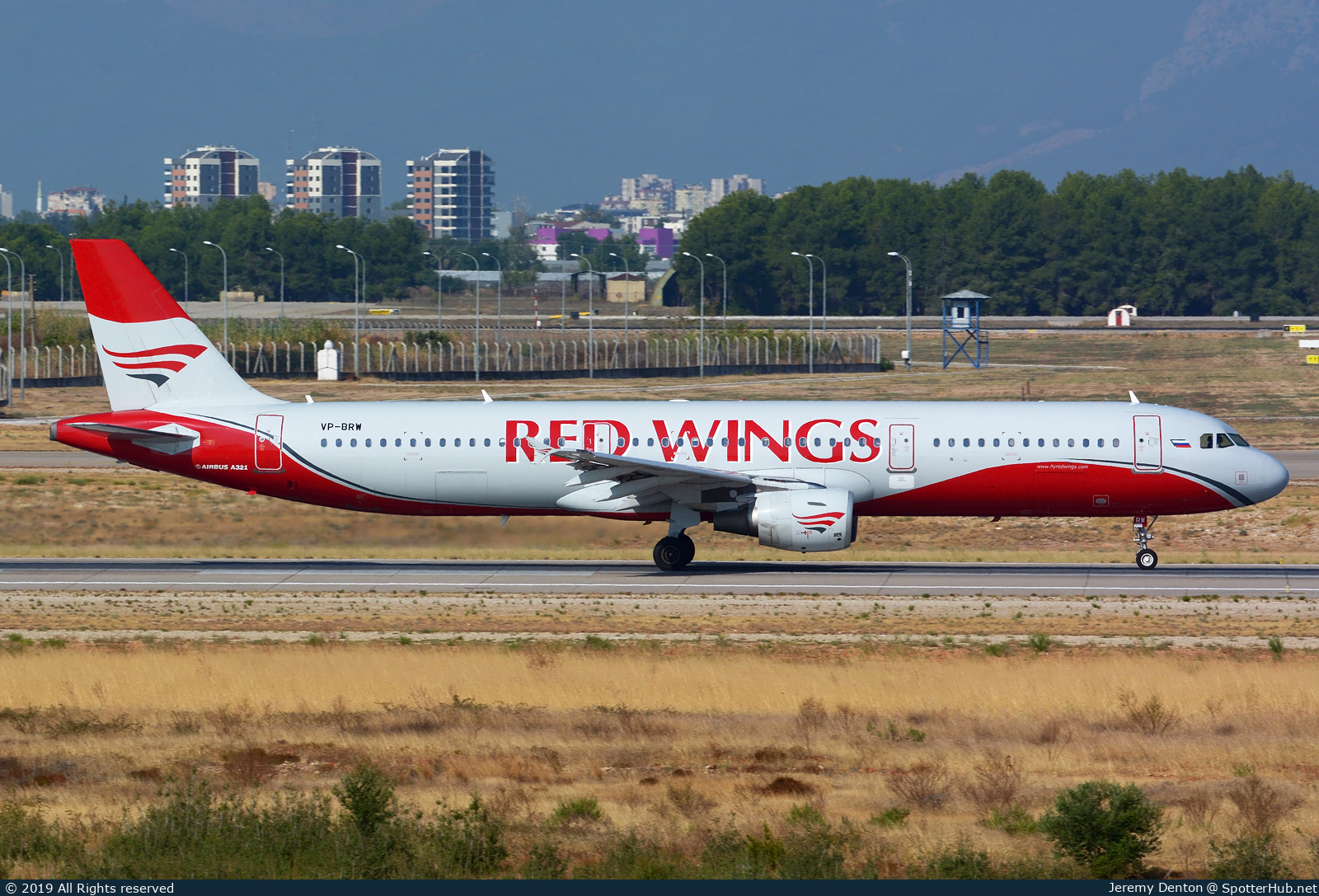 Photo of VP-BRW - Airbus A321-211 operated by Red Wings
