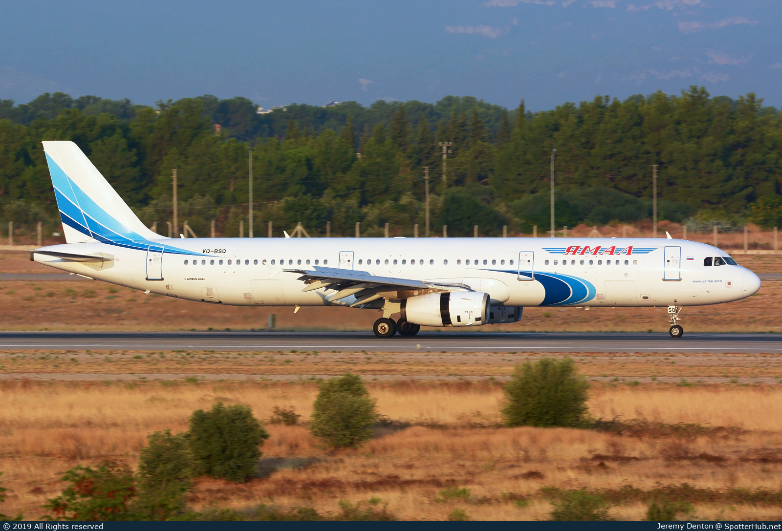 Photo of VQ-BSQ - Airbus A321-231 operated by Yamal Airlines
