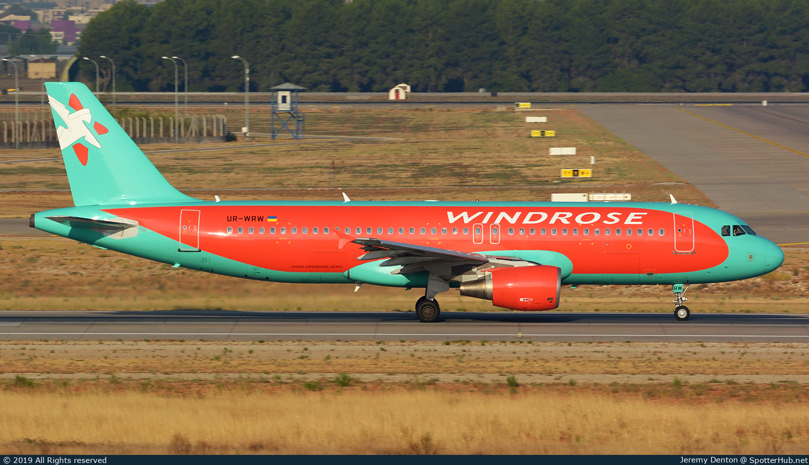 Photo of UR-WRW - Airbus A320-214 operated by Windrose Airlines
