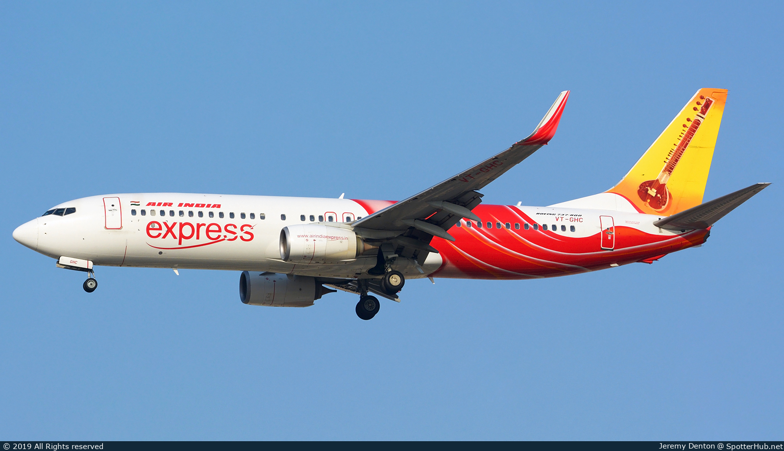Photo of VT-GHC - Boeing 737-86N operated by Air India Express