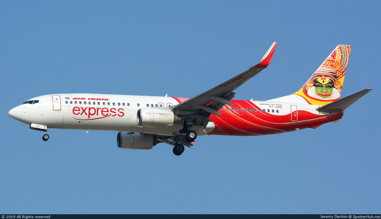 Photo of VT-GHE - Boeing 737-86N operated by Air India Express