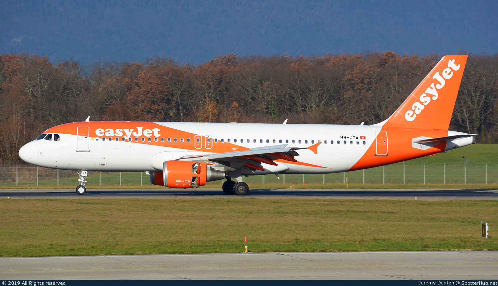 Photo of HB-JYA - Airbus A320-214 operated by easyJet Switzerland