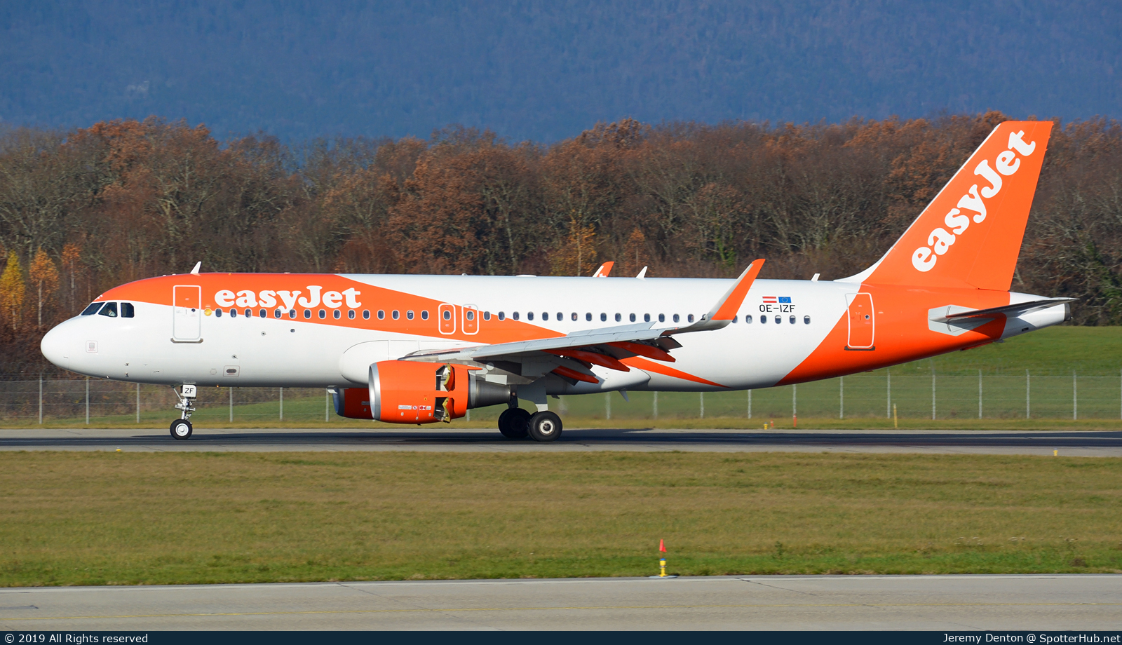 Photo of OE-IZF - Airbus A320-214 operated by easyJet Europe