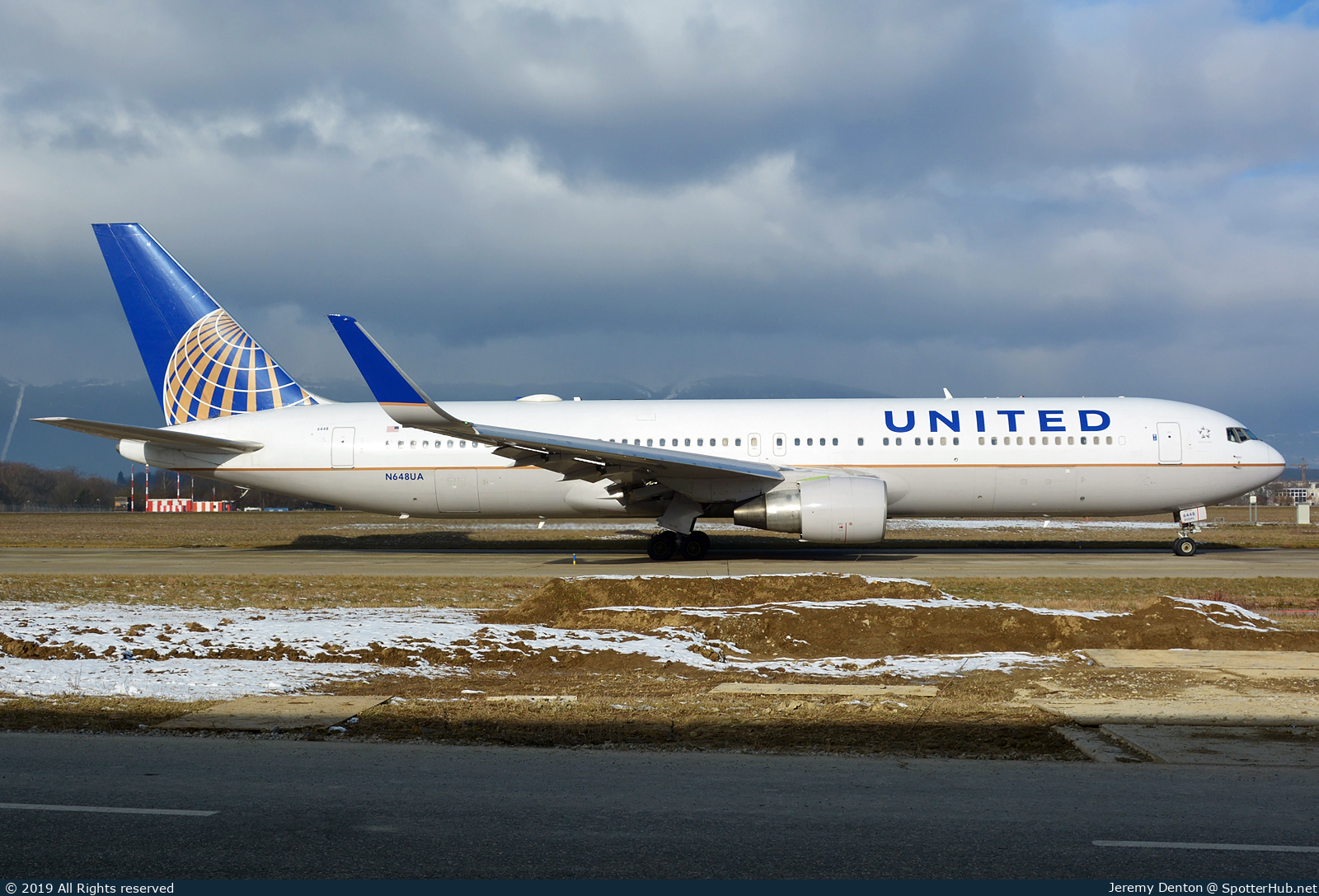 Photo of N648UA - Boeing 767-322(ER) operated by United Airlines