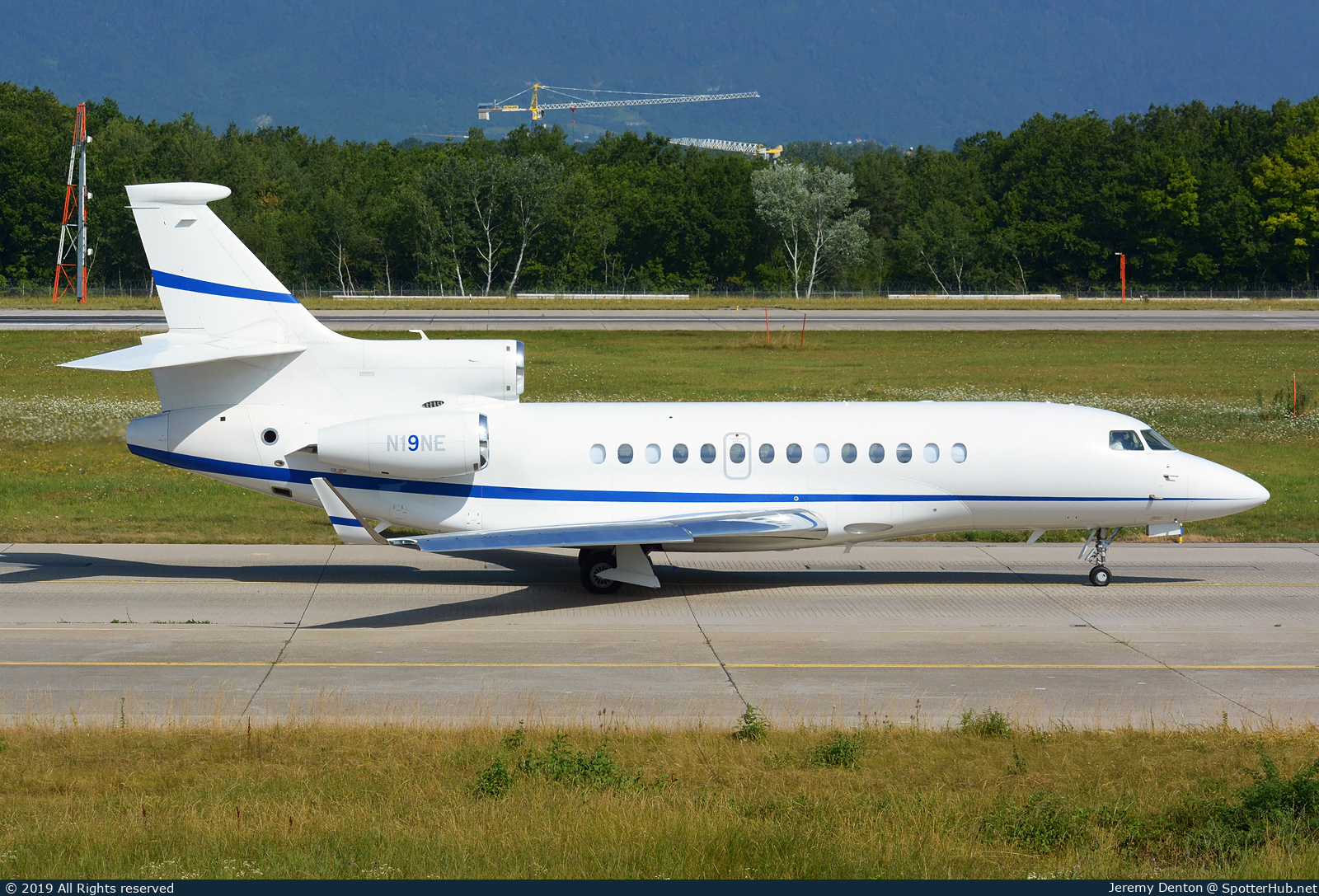 Photo of N19NE - Dassault Falcon 7X operated by Planet Nine Private Air