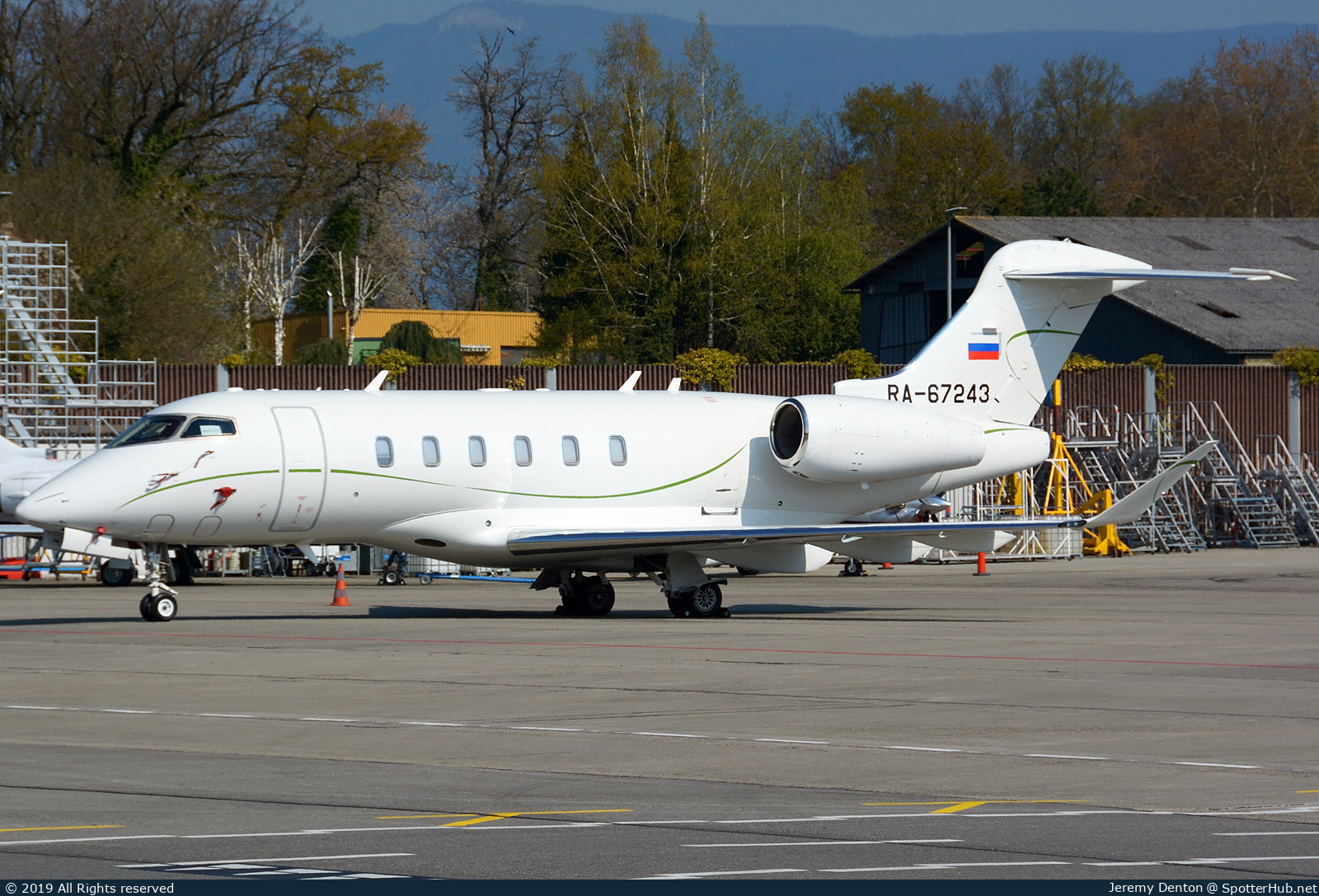 Photo of RA-67243 - Bombardier Challenger 350 operated by Tulpar Air