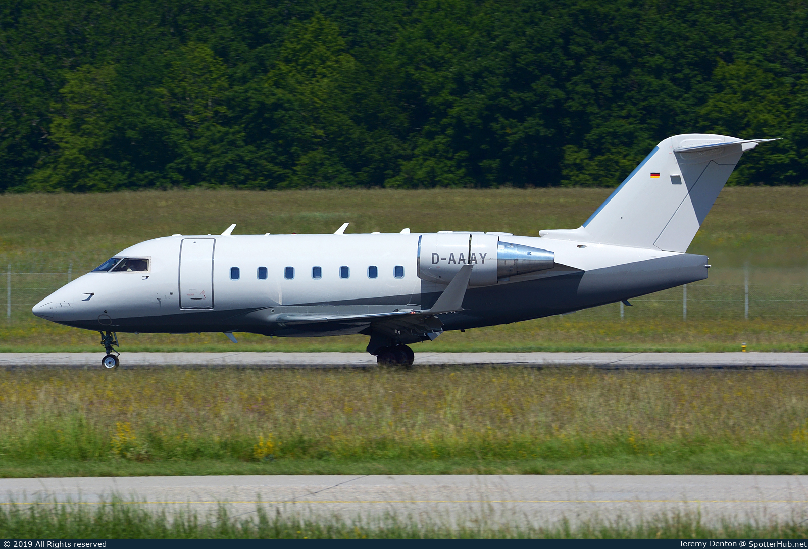 Photo of D-AAAY - Bombardier Challenger 604 operated by Air Independence