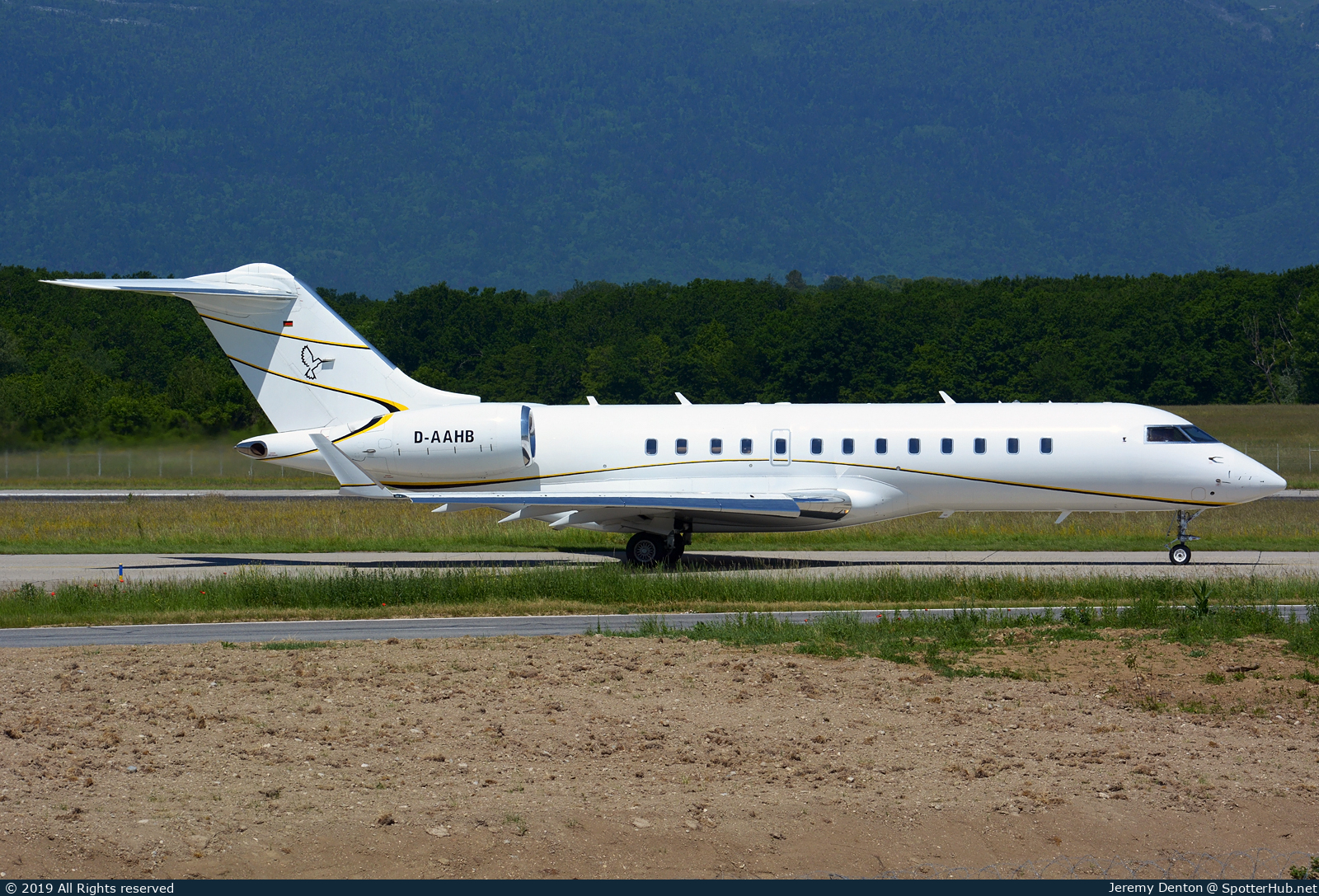 Photo of D-AAHB - Bombardier Global Express operated by MHS Aviation