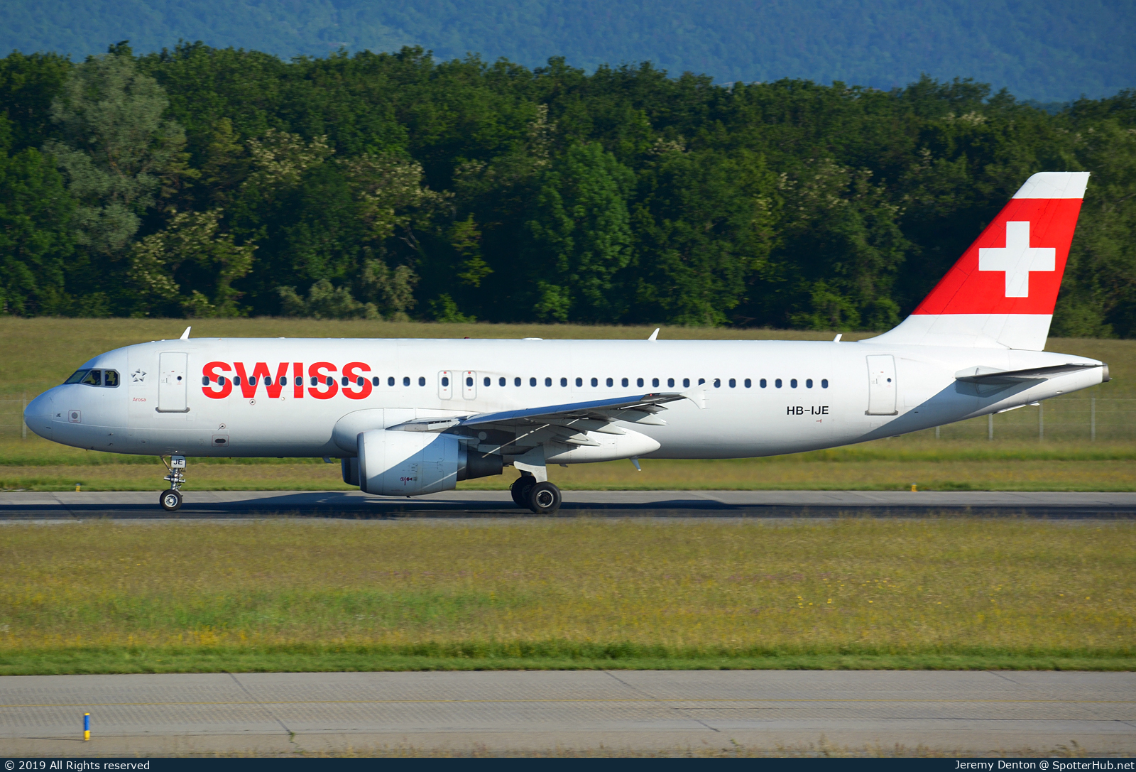 Photo of HB-IJE - Airbus A320-214 operated by Swiss International Air Lines