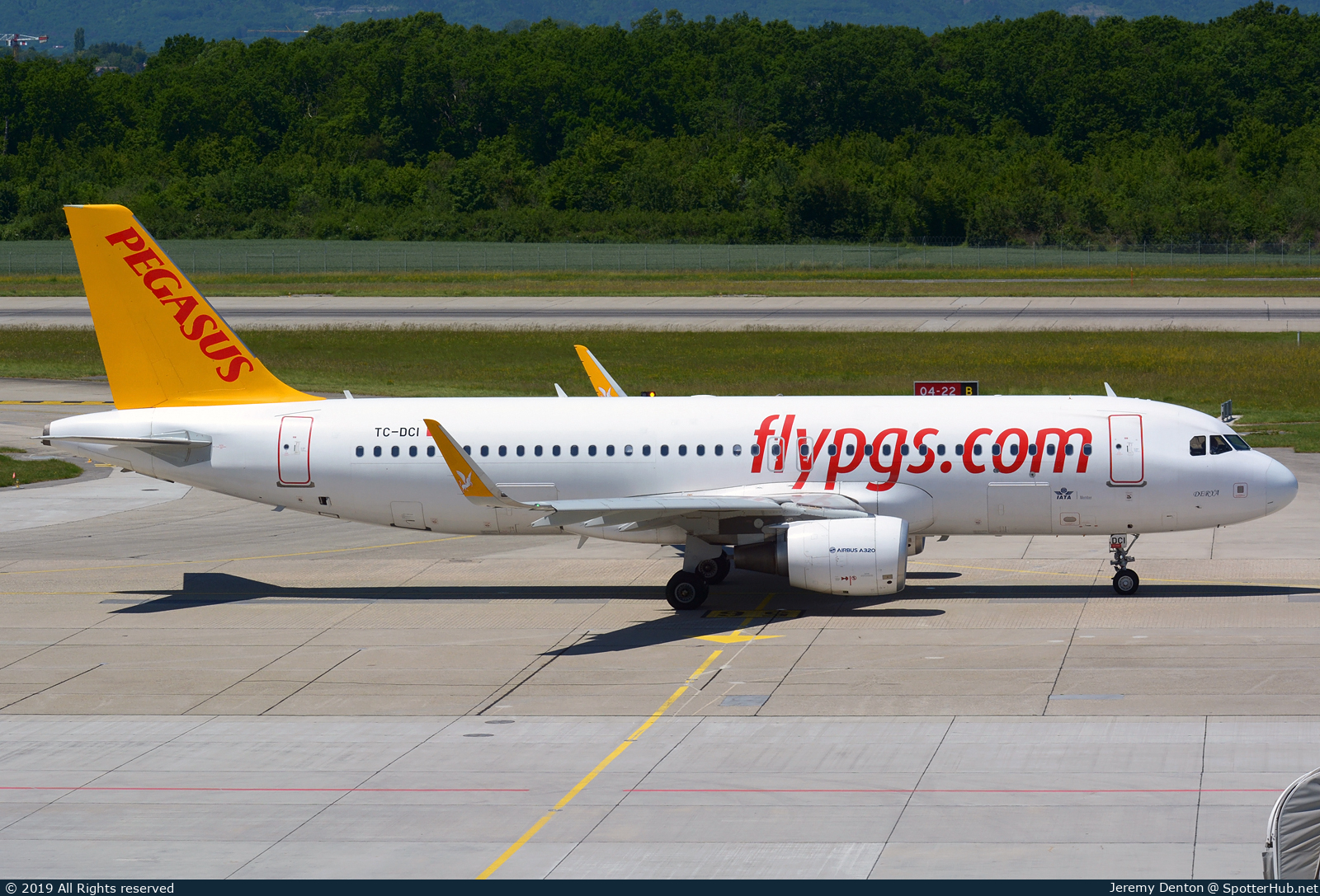 Photo of TC-DCI - Airbus A320-216 operated by Pegasus Airlines