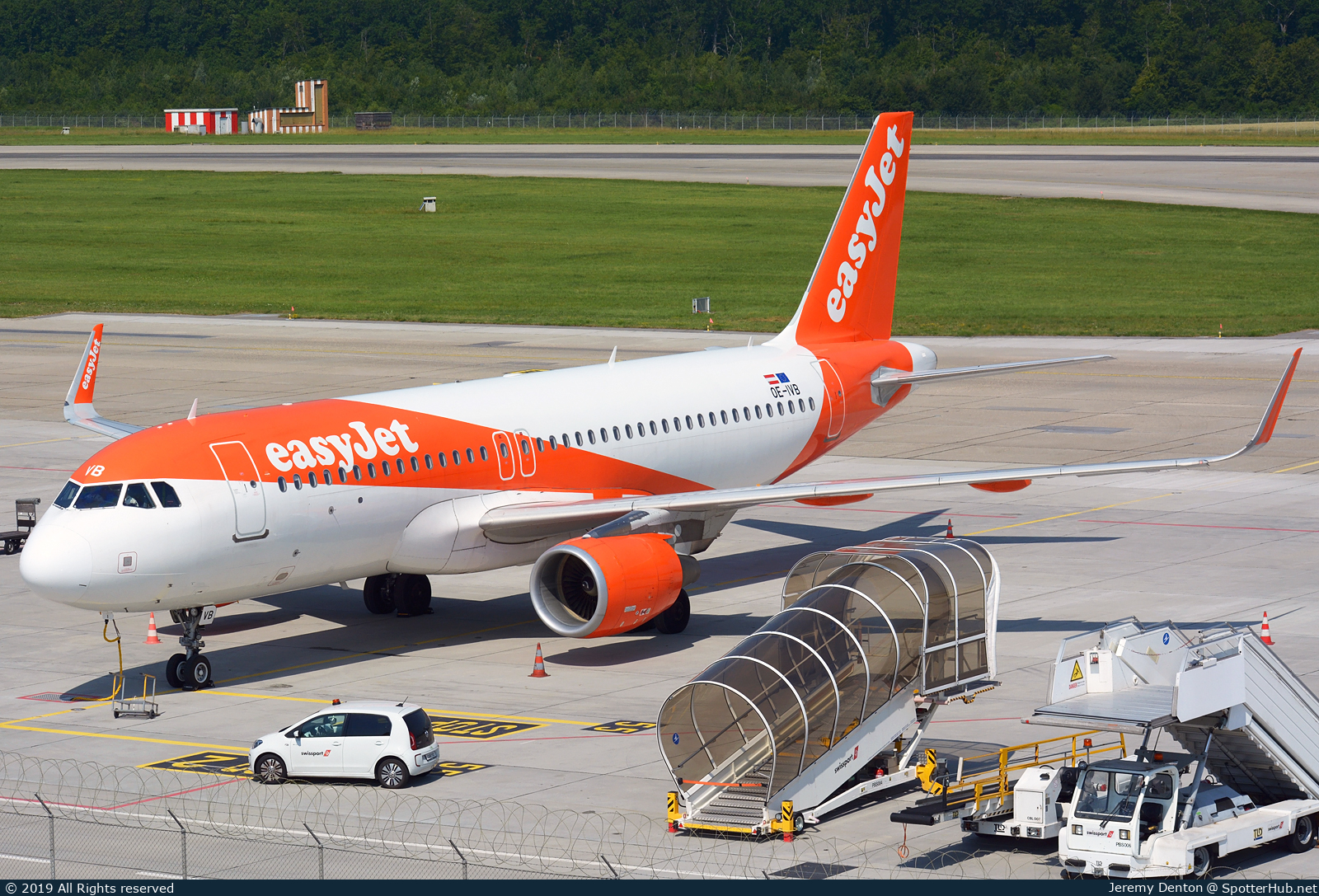Photo of OE-IVB - Airbus A320-214 operated by easyJet Europe
