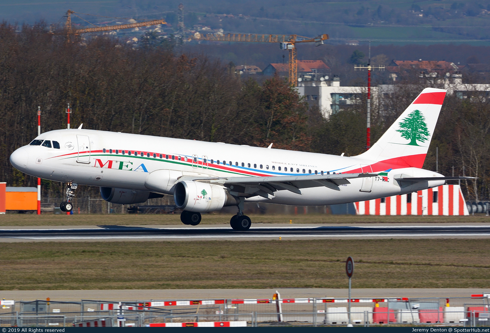 Photo of T7-MRC - Airbus A320-214 operated by MEA Middle East Airlines