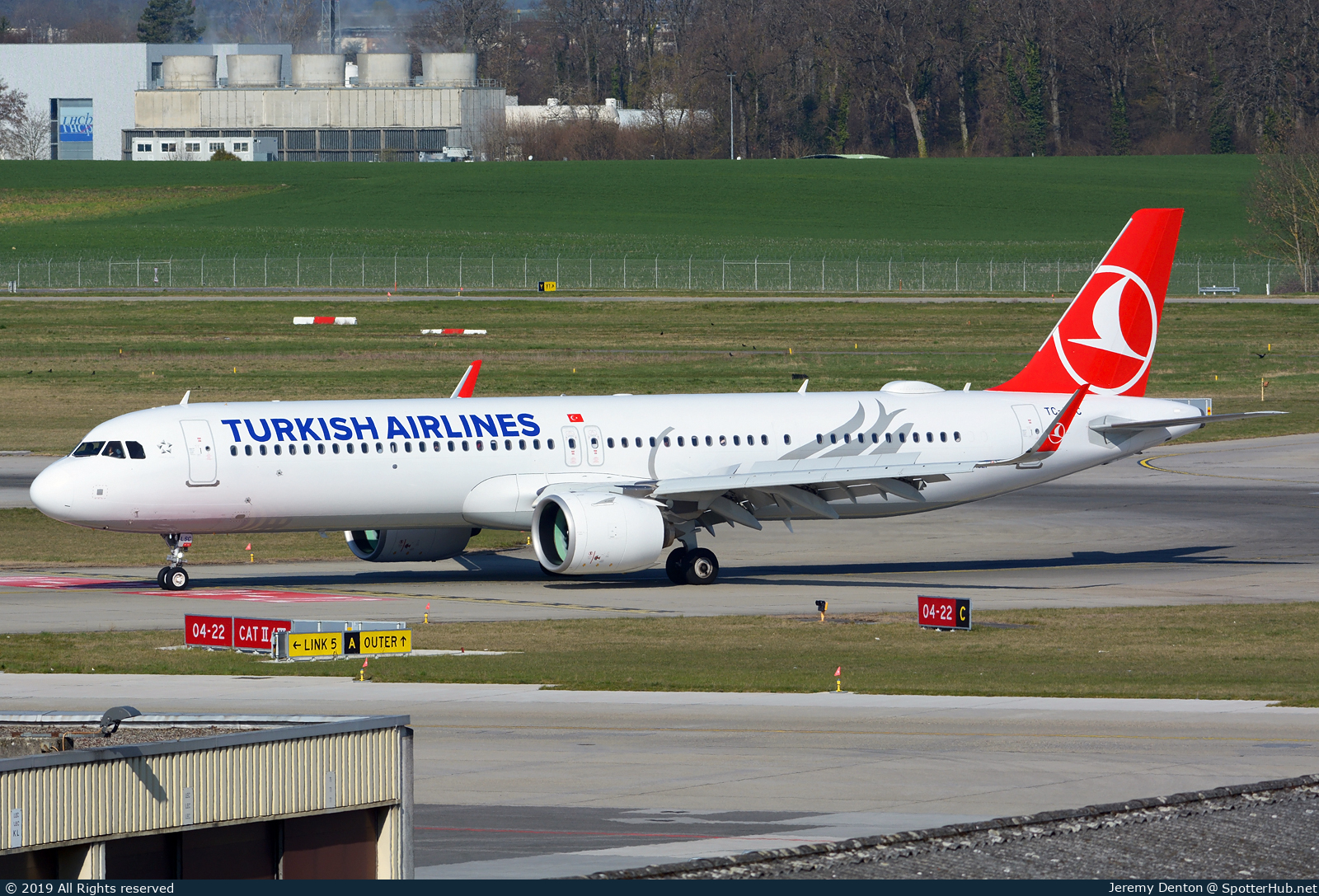 Photo of TC-LSC - Airbus A321-271NX operated by Turkish Airlines