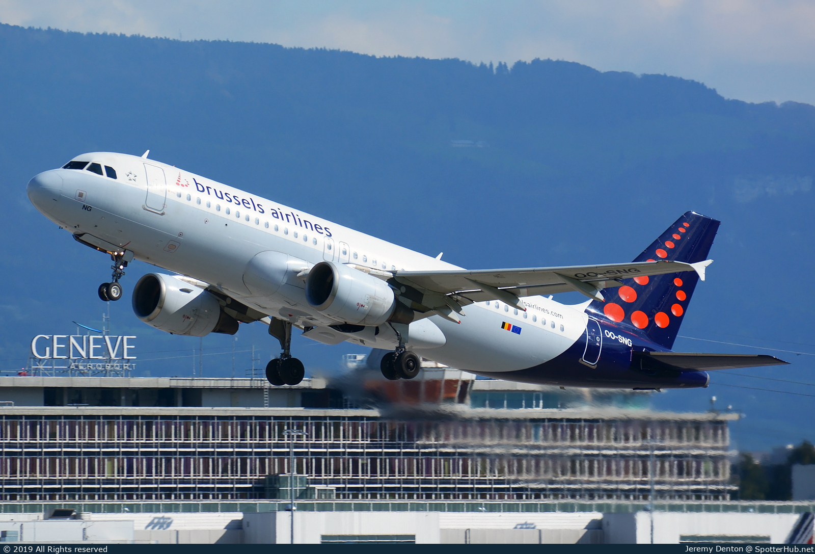 Photo of OO-SNG - Airbus A320-214 operated by Brussels Airlines