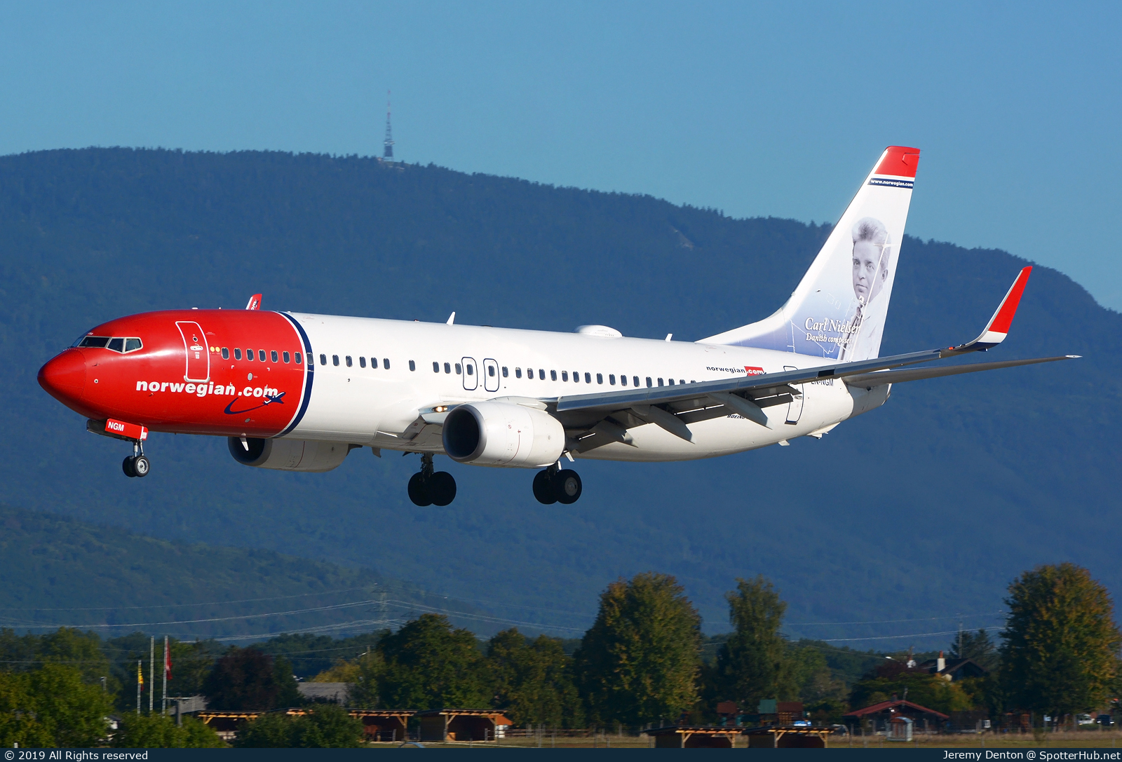 Photo of LN-NGM - Boeing 737-8JP operated by Norwegian Air Shuttle