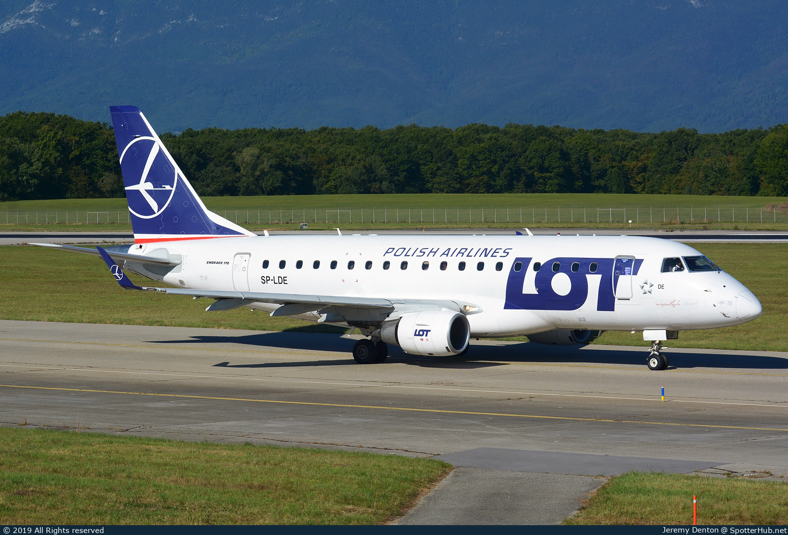 Photo of SP-LDE - Embraer ERJ-170LR operated by LOT Polish Airlines